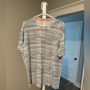 Men’s Lululemon soft T-Shirt. White with blue stripes XXL